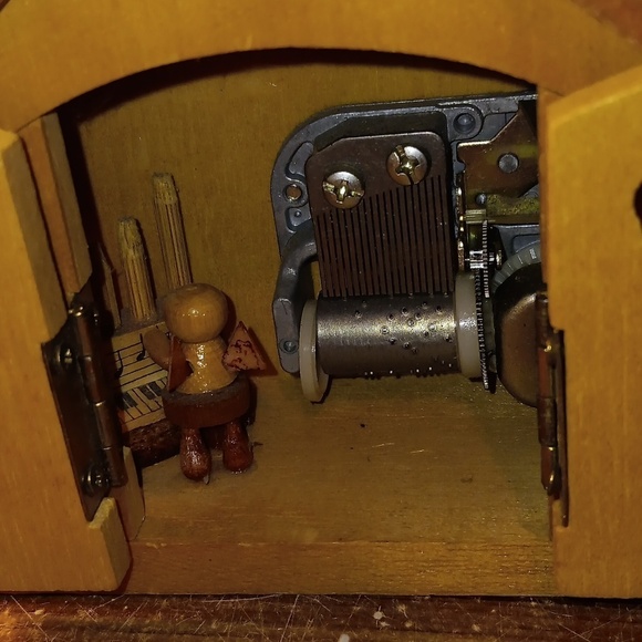 Vintage mcm 1960s wooden church ⛪️ music 🎶 box - Picture 2 of 4